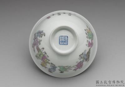 图片[3]-Tea bowl with “Common People in an Ordinary Day” motif in falangcai painted enamels, Qianlong reign (1736-1795), Qing dynasty-China Archive